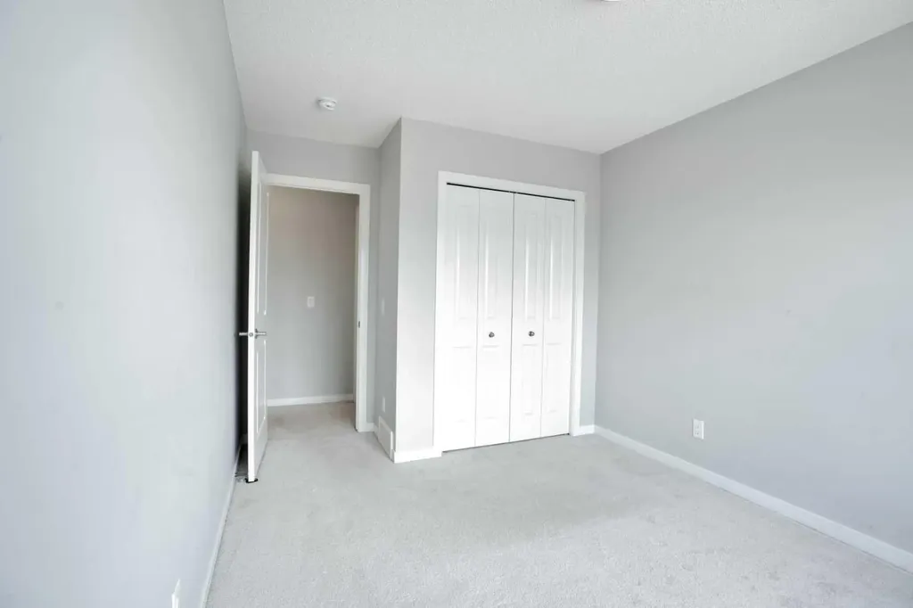 186 Carringvue Park NW Calgary AB T3P 1L1