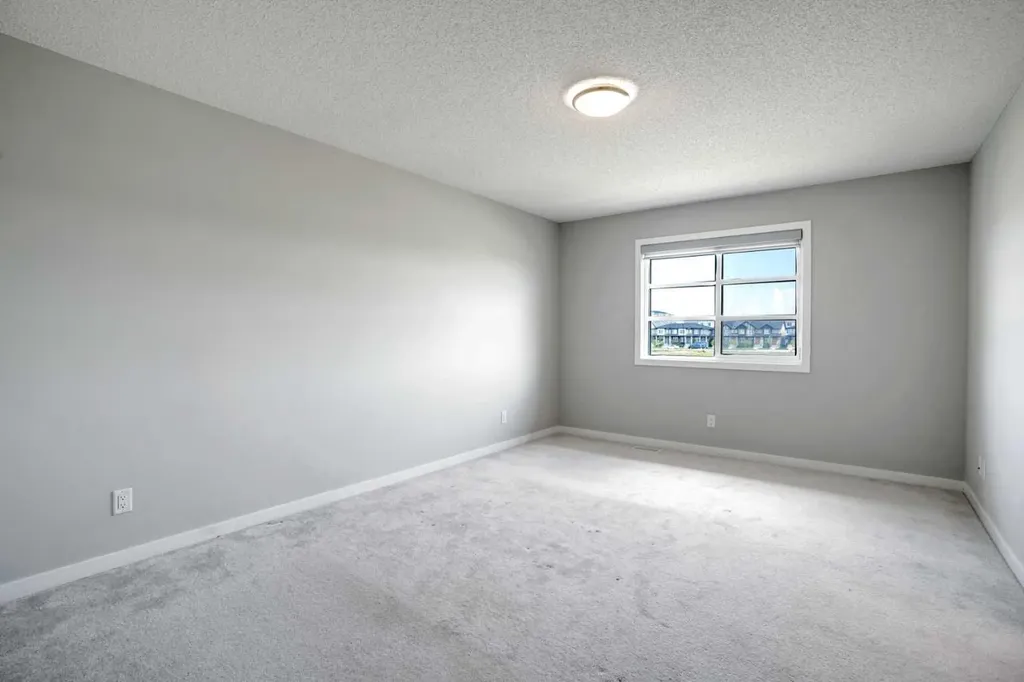 186 Carringvue Park NW Calgary AB T3P 1L1