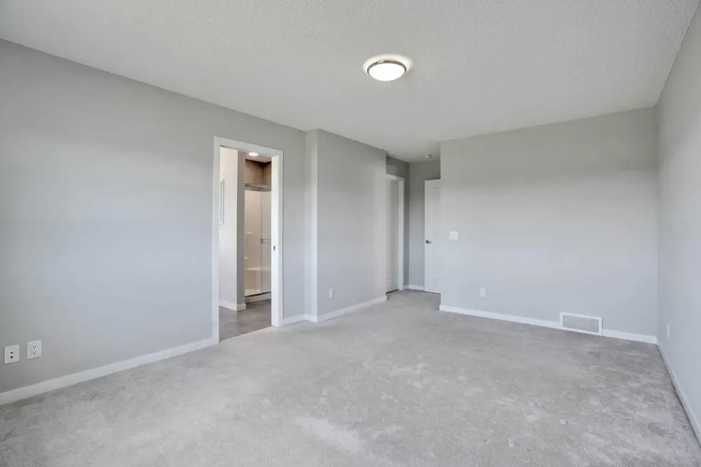 186 Carringvue Park NW Calgary AB T3P 1L1