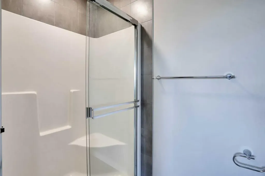 186 Carringvue Park NW Calgary AB T3P 1L1