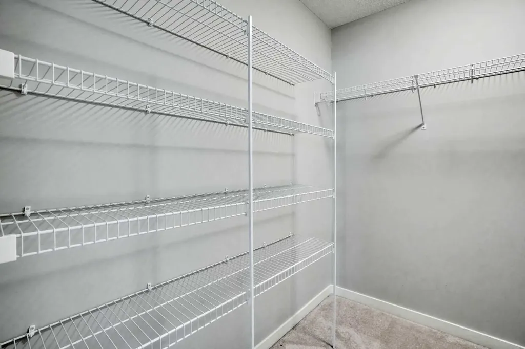 186 Carringvue Park NW Calgary AB T3P 1L1
