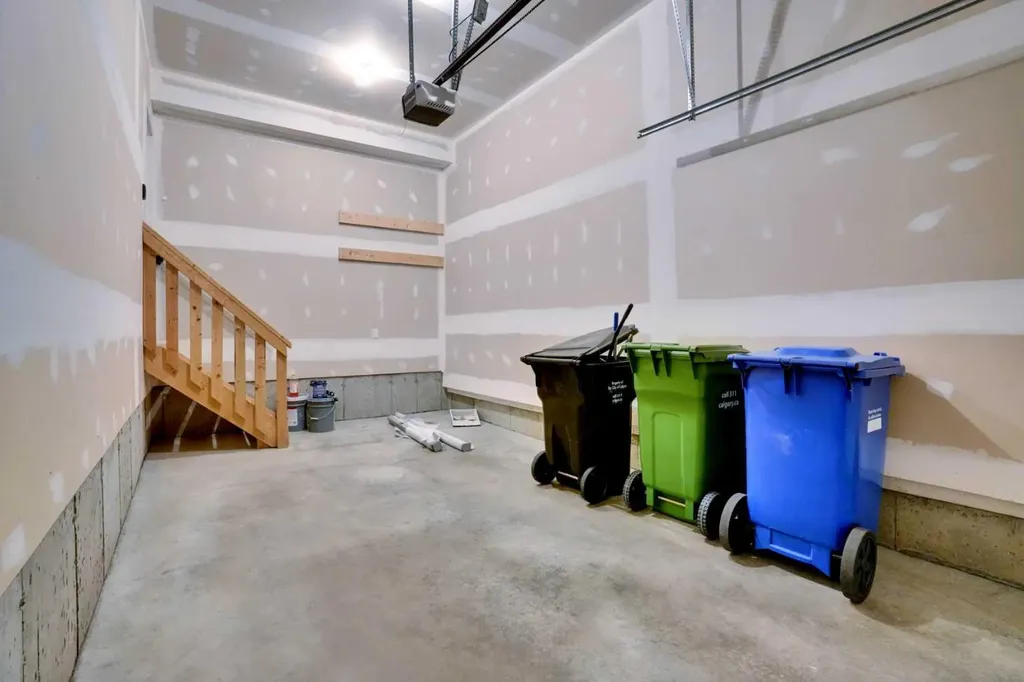 186 Carringvue Park NW Calgary AB T3P 1L1