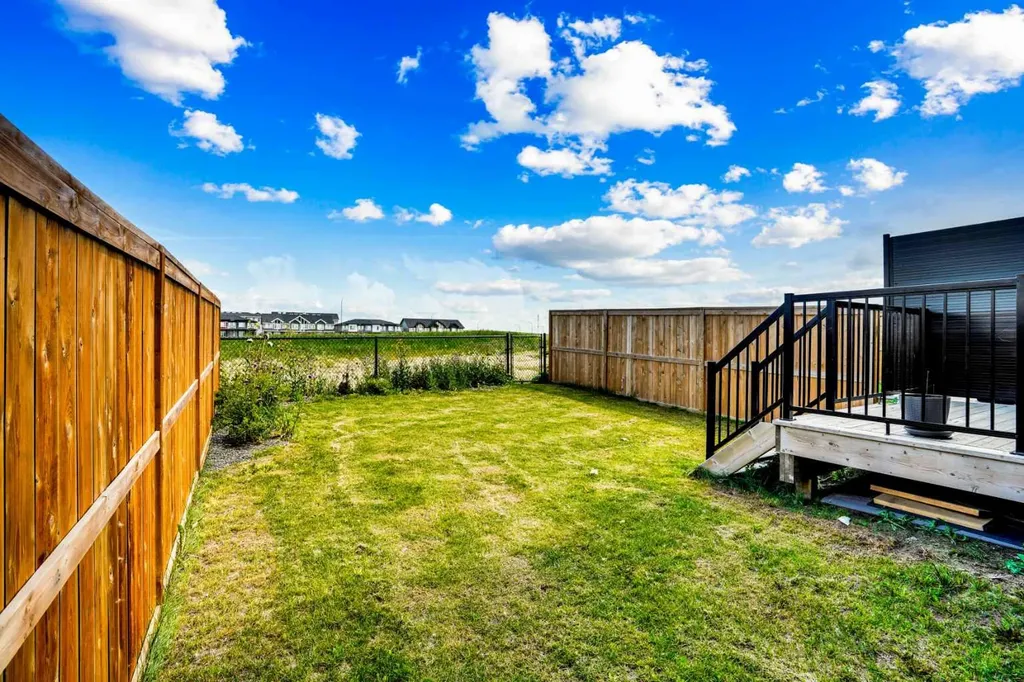 186 Carringvue Park NW Calgary AB T3P 1L1