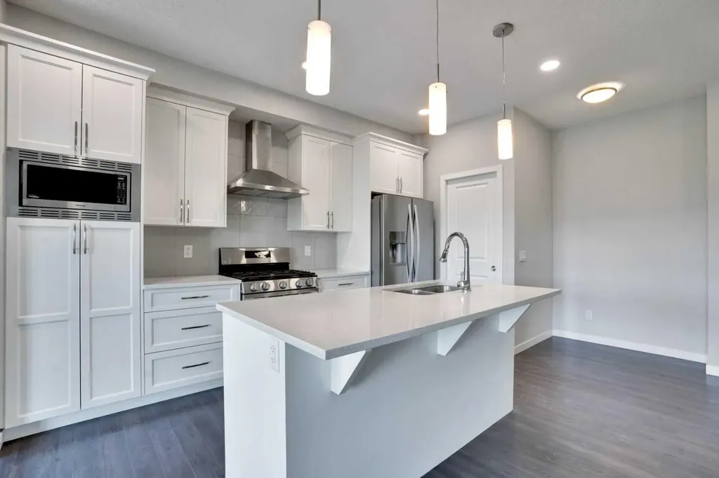 186 Carringvue Park NW Calgary AB T3P 1L1