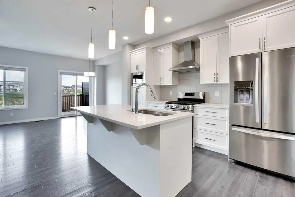 186 Carringvue Park NW Calgary AB T3P 1L1