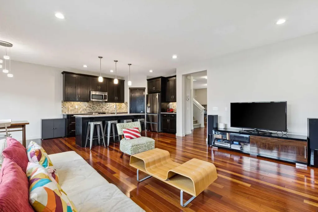 27 Elgin Terrace SE Calgary AB T2Z 0B7