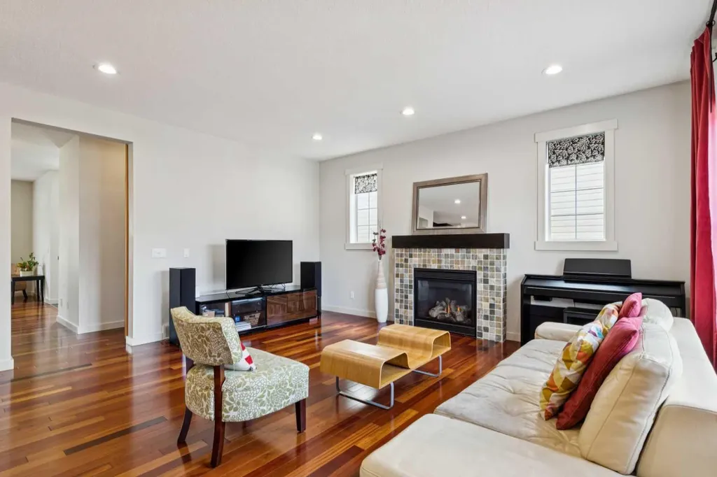 27 Elgin Terrace SE Calgary AB T2Z 0B7