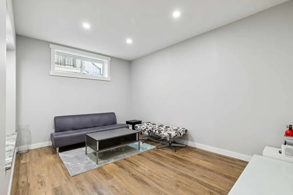 27 Elgin Terrace SE Calgary AB T2Z 0B7