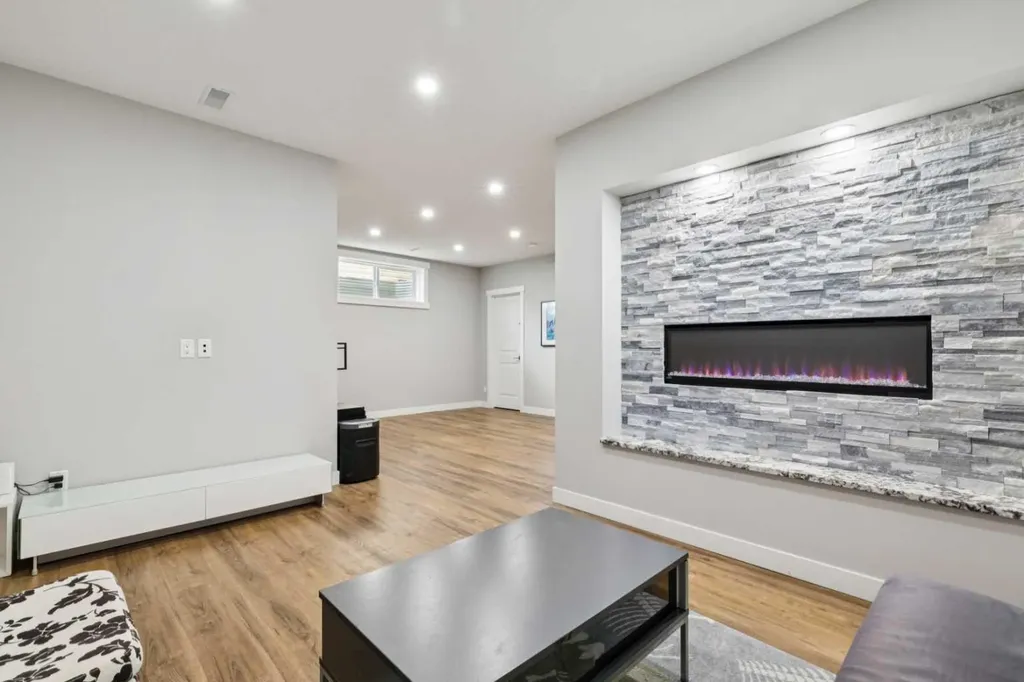 27 Elgin Terrace SE Calgary AB T2Z 0B7