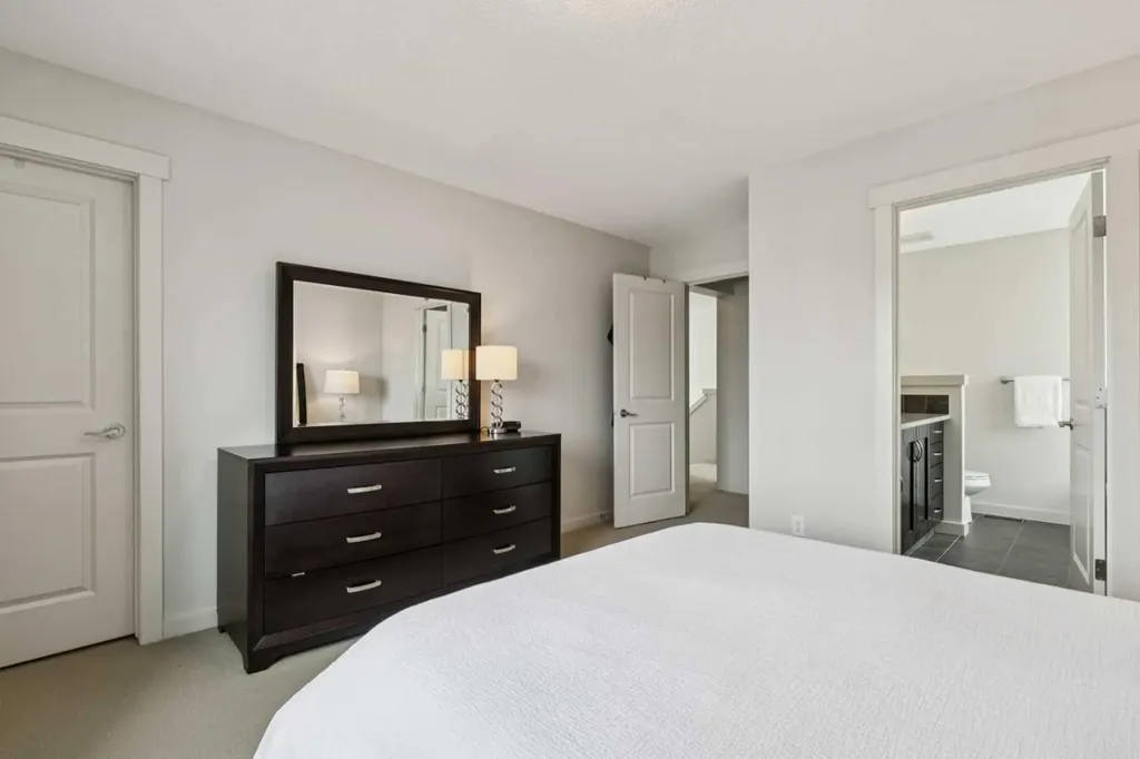 27 Elgin Terrace SE Calgary AB T2Z 0B7