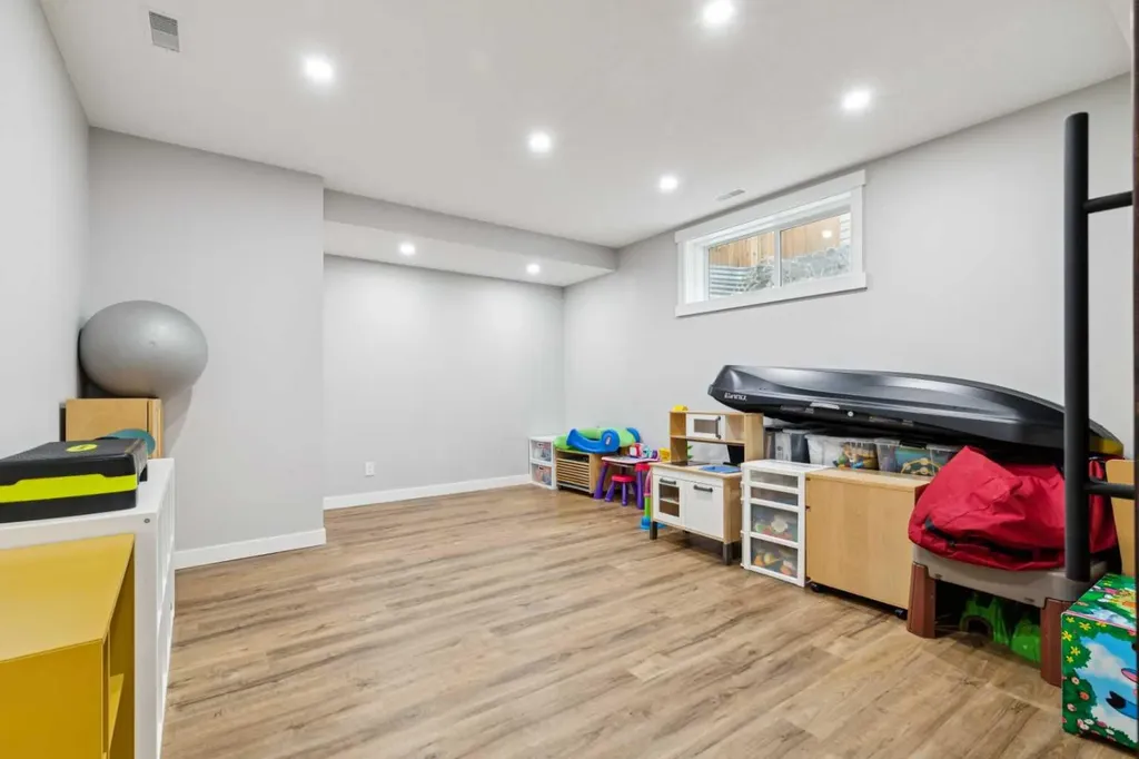 27 Elgin Terrace SE Calgary AB T2Z 0B7