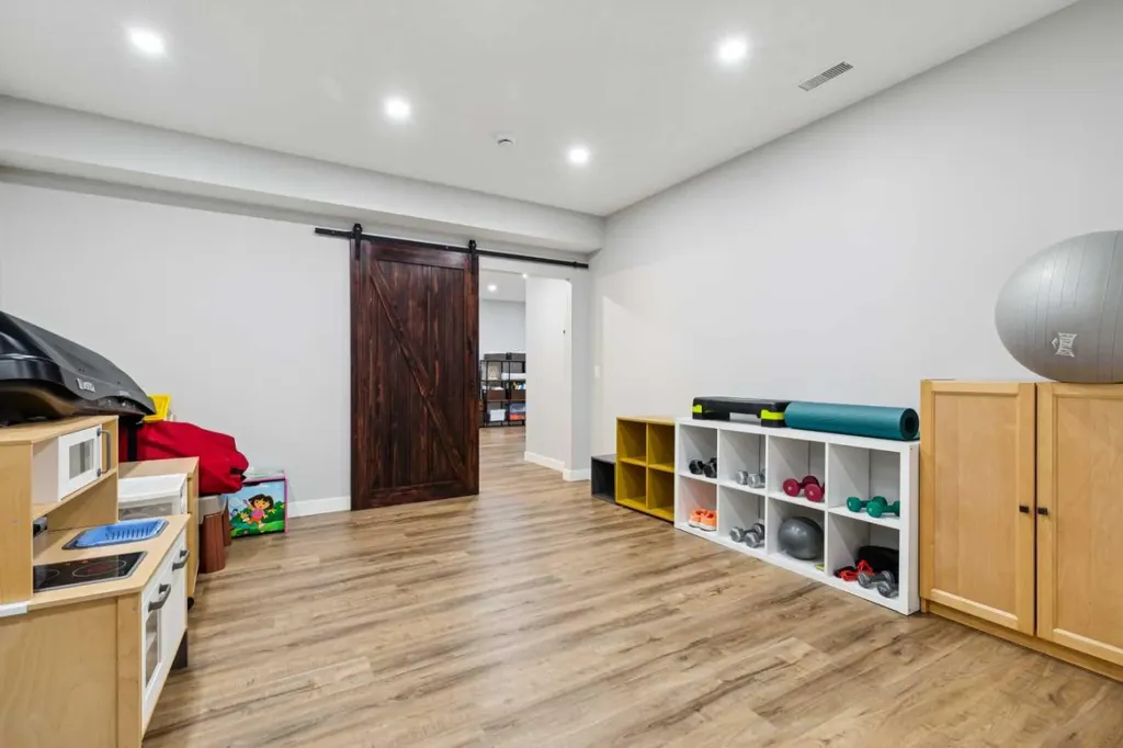 27 Elgin Terrace SE Calgary AB T2Z 0B7