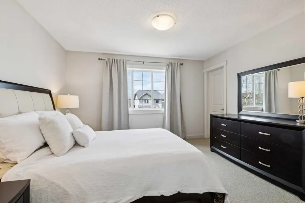 27 Elgin Terrace SE Calgary AB T2Z 0B7