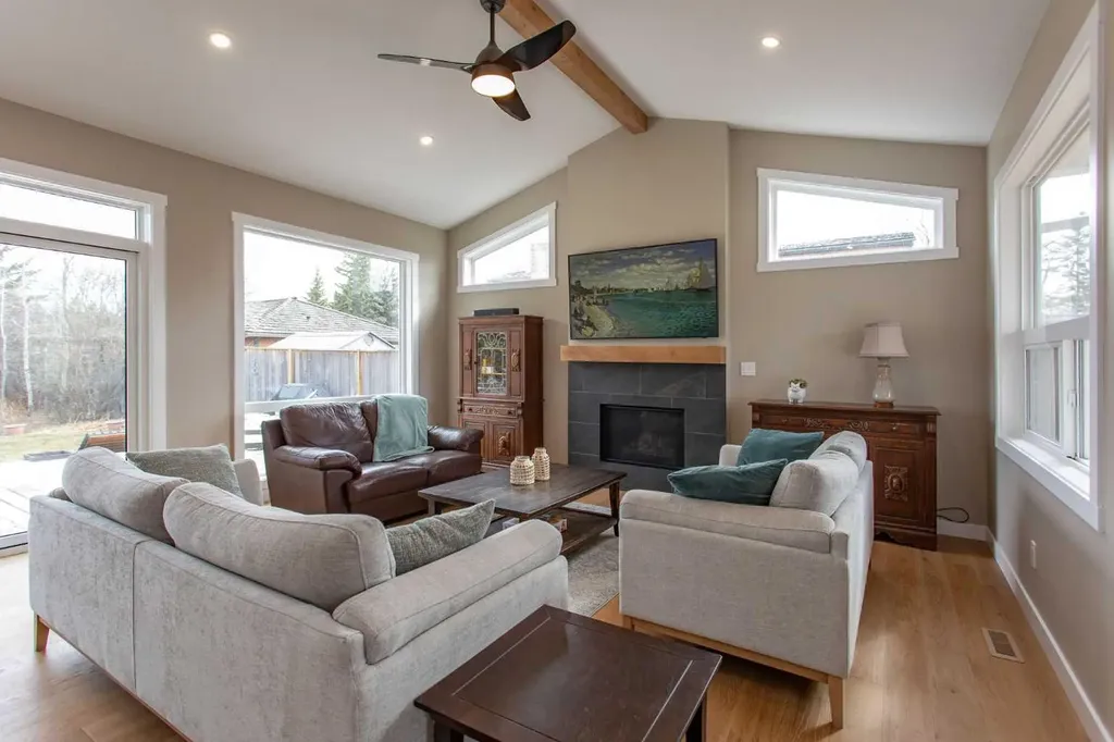 85 Lakeview Avenue Gull Lake AB T4L 2N1