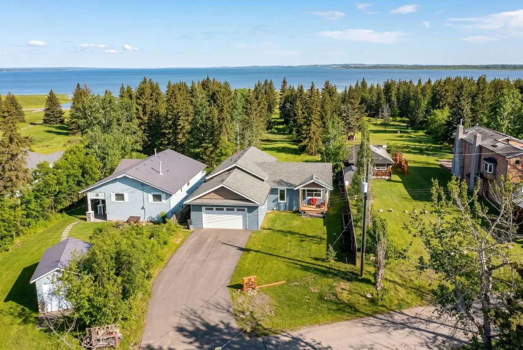 85 Lakeview Avenue Gull Lake AB T4L 2N1
