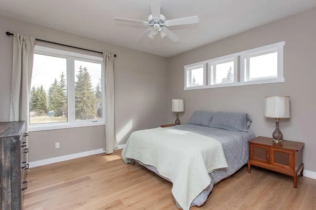 85 Lakeview Avenue Gull Lake AB T4L 2N1