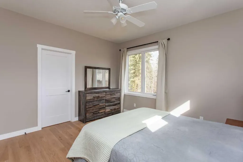 85 Lakeview Avenue Gull Lake AB T4L 2N1