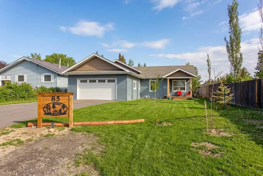 85 Lakeview Avenue Gull Lake AB T4L 2N1