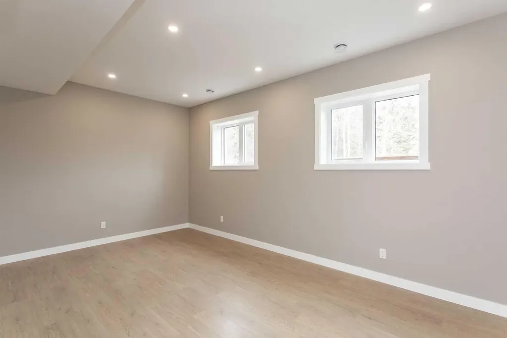85 Lakeview Avenue Gull Lake AB T4L 2N1