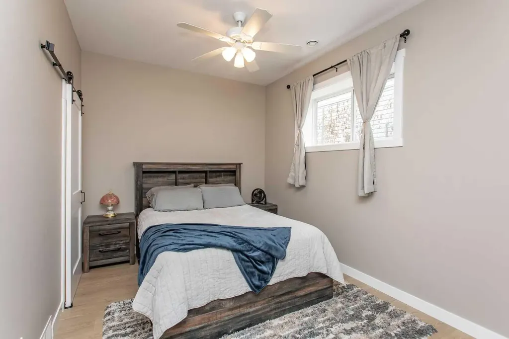 85 Lakeview Avenue Gull Lake AB T4L 2N1