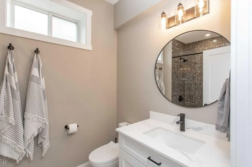 85 Lakeview Avenue Gull Lake AB T4L 2N1