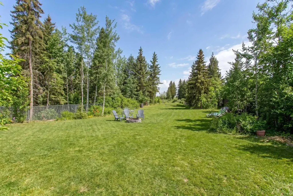85 Lakeview Avenue Gull Lake AB T4L 2N1