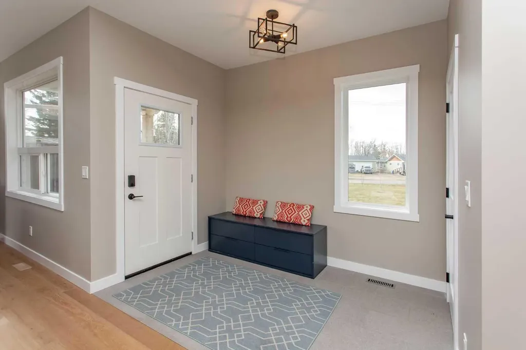 85 Lakeview Avenue Gull Lake AB T4L 2N1