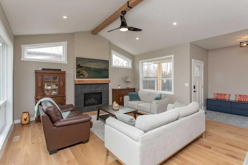 85 Lakeview Avenue Gull Lake AB T4L 2N1