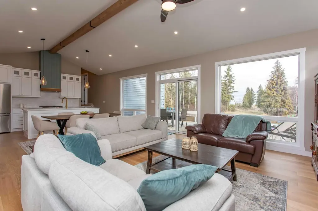 85 Lakeview Avenue Gull Lake AB T4L 2N1