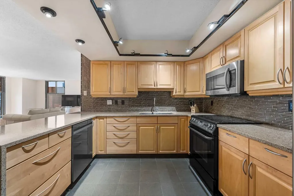 1100 8 Avenue SW Calgary AB T2P 3T9