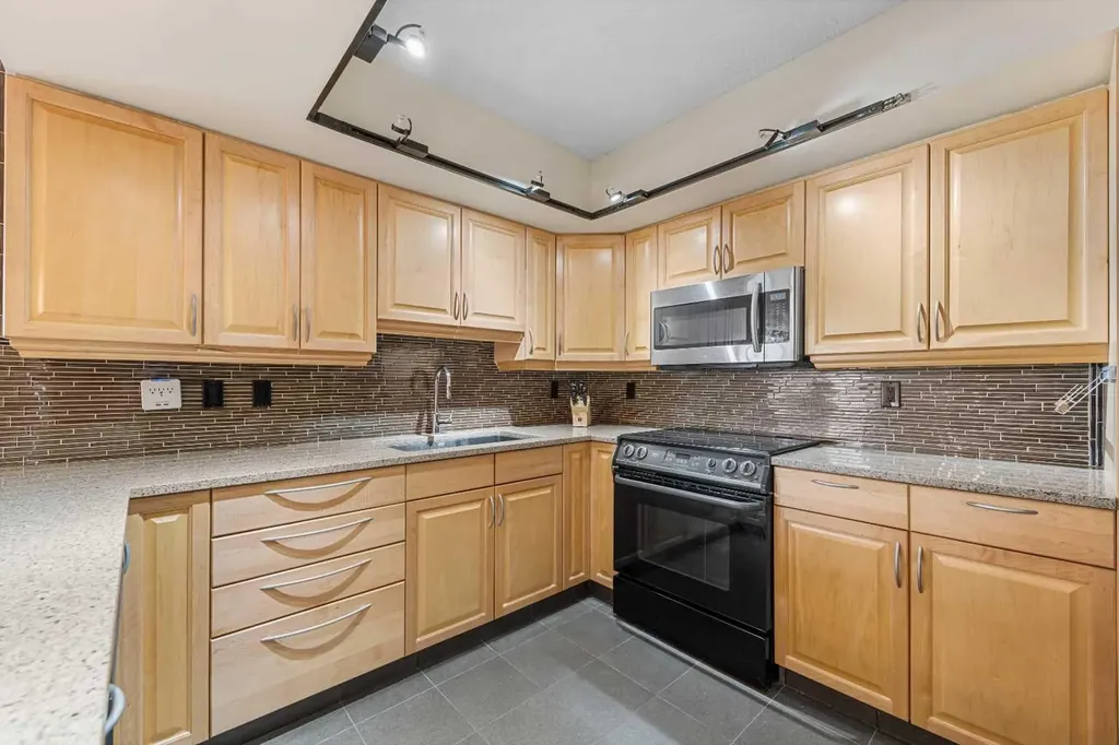 1100 8 Avenue SW Calgary AB T2P 3T9