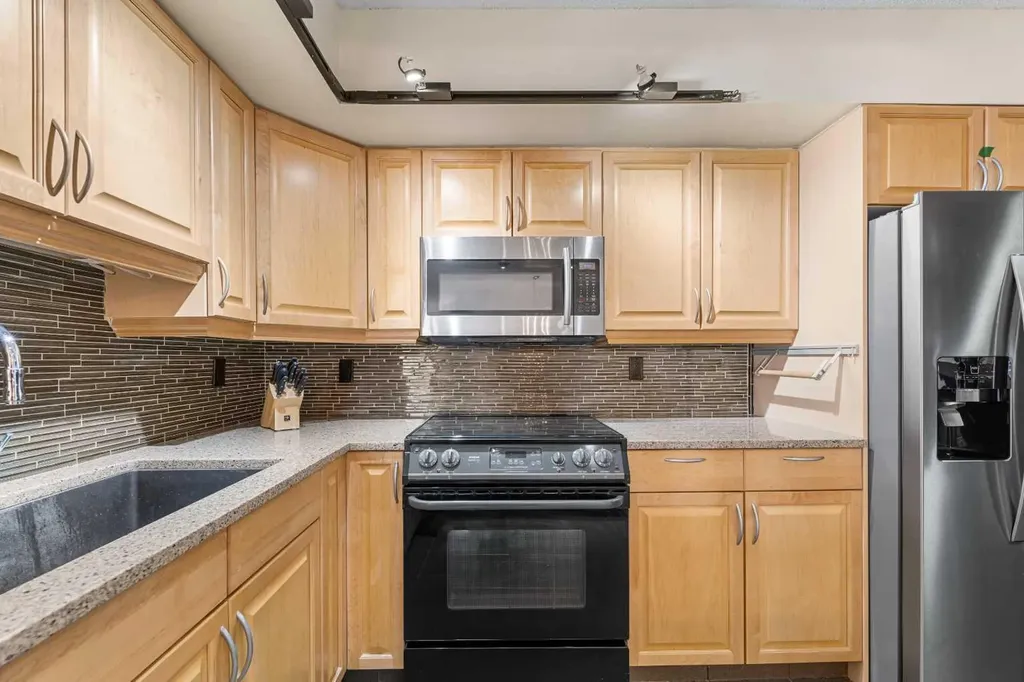 1100 8 Avenue SW Calgary AB T2P 3T9