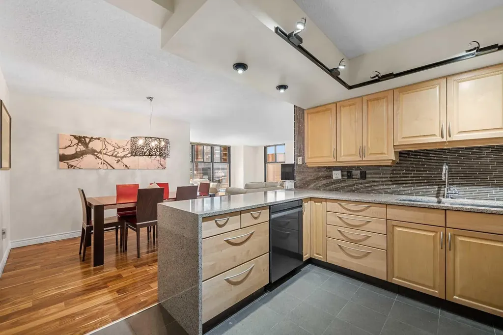 1100 8 Avenue SW Calgary AB T2P 3T9