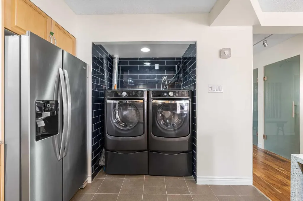 1100 8 Avenue SW Calgary AB T2P 3T9