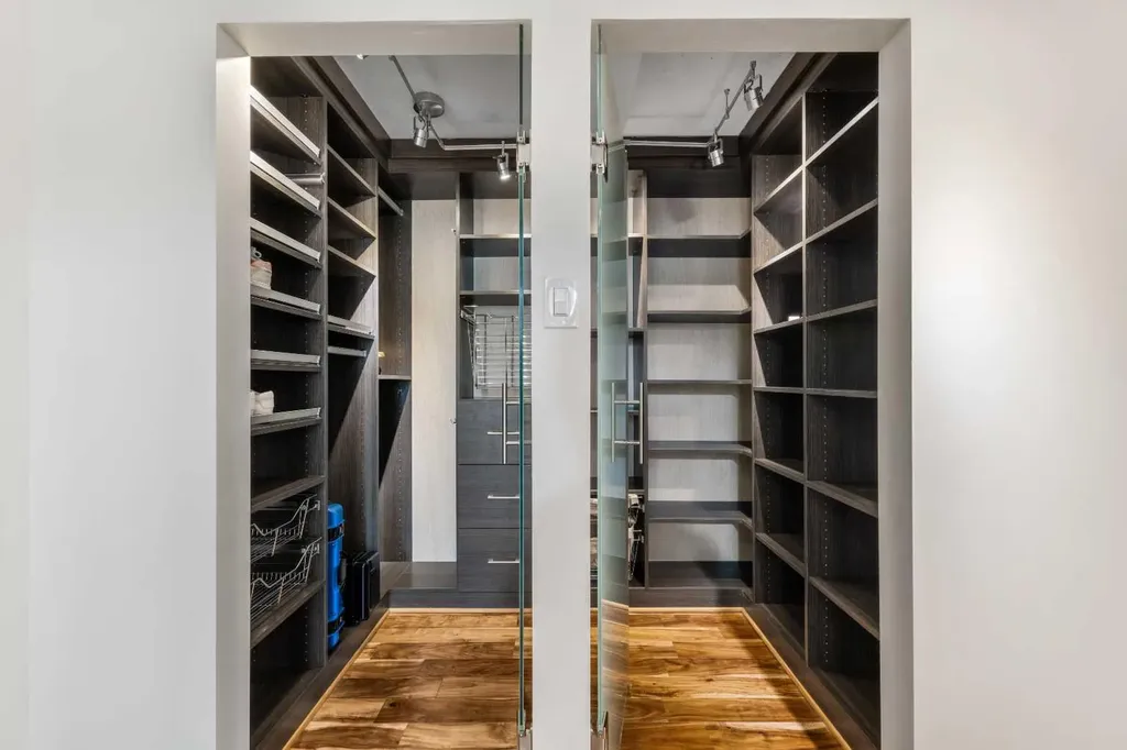 1100 8 Avenue SW Calgary AB T2P 3T9