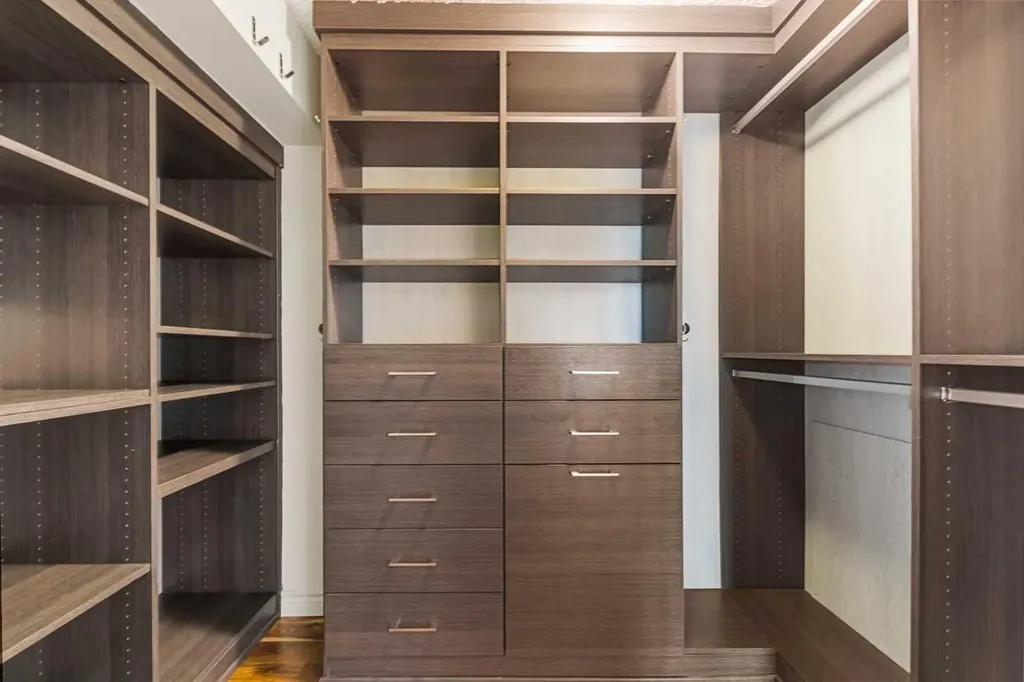 1100 8 Avenue SW Calgary AB T2P 3T9