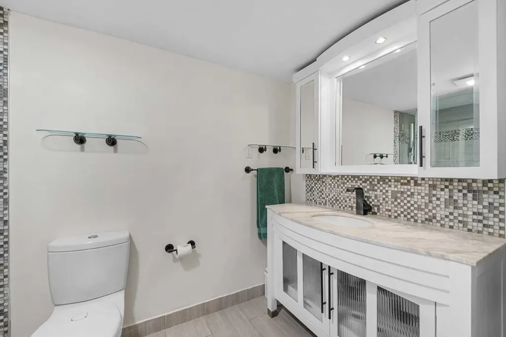 1100 8 Avenue SW Calgary AB T2P 3T9