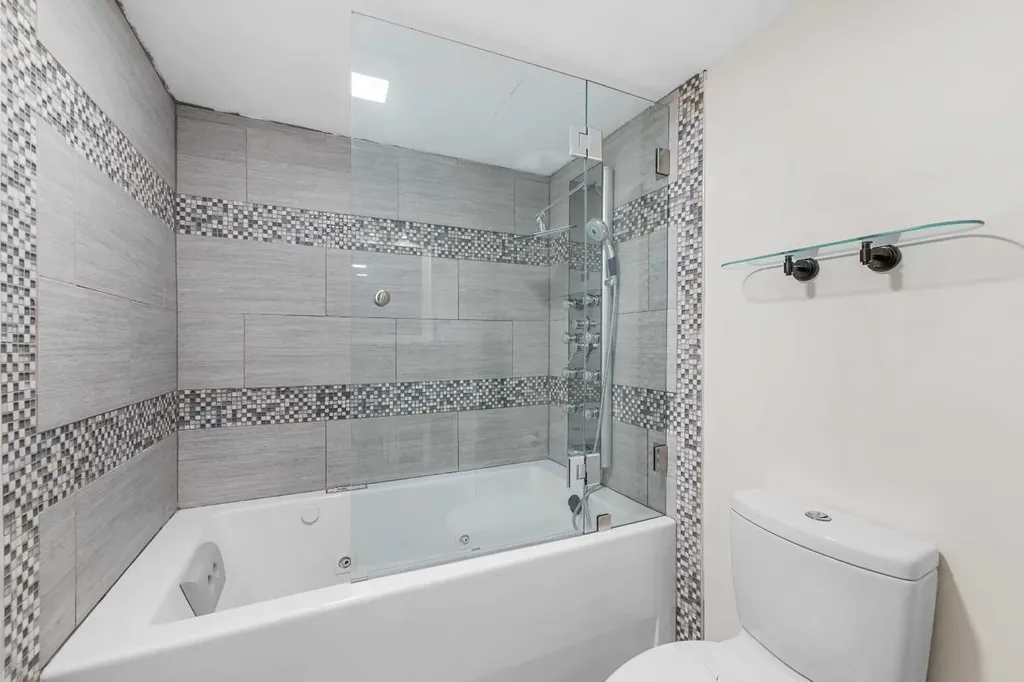 1100 8 Avenue SW Calgary AB T2P 3T9