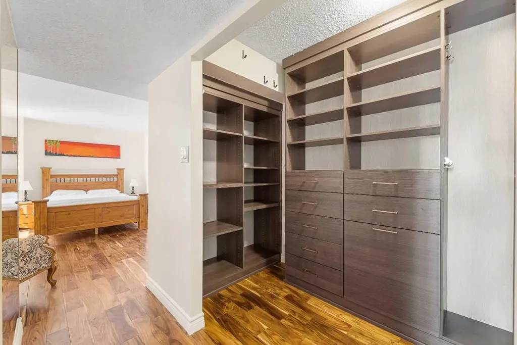 1100 8 Avenue SW Calgary AB T2P 3T9