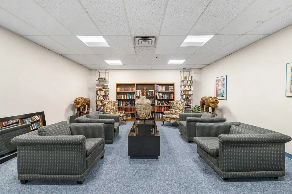 1100 8 Avenue SW Calgary AB T2P 3T9