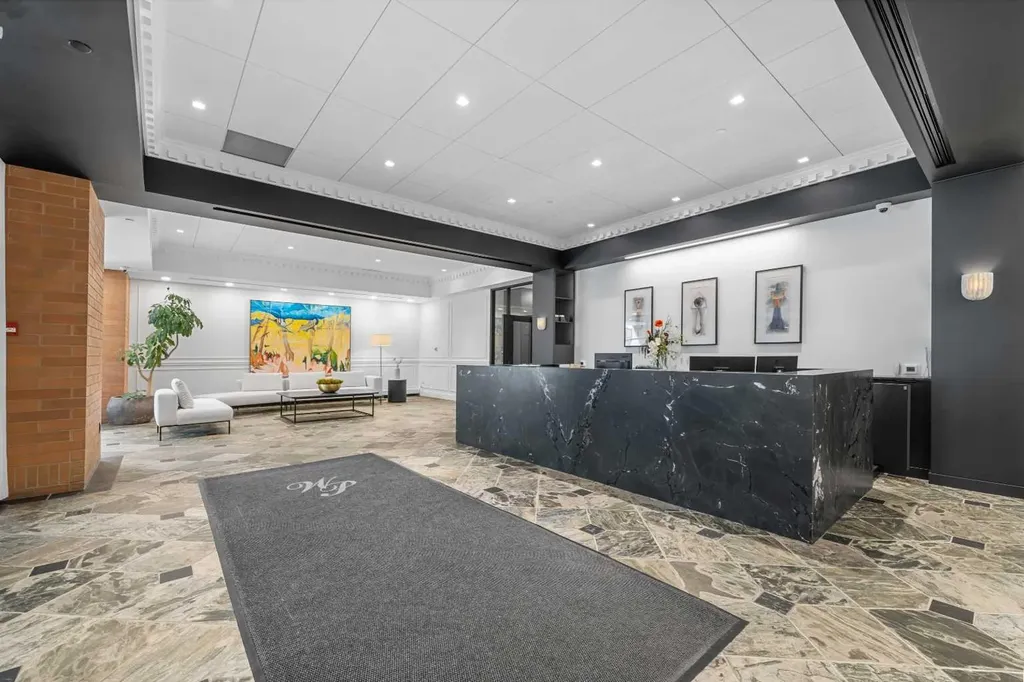 1100 8 Avenue SW Calgary AB T2P 3T9