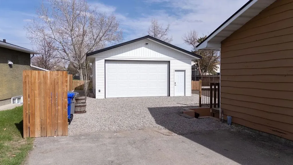 47 Willow Road Claresholm AB T0L 0T0