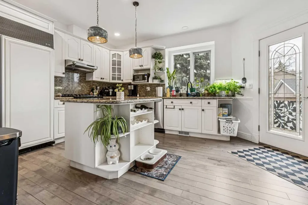 2211 Bowness Road NW Calgary AB T2N 3L4