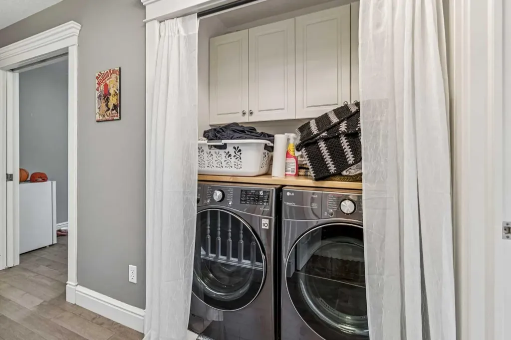 2211 Bowness Road NW Calgary AB T2N 3L4