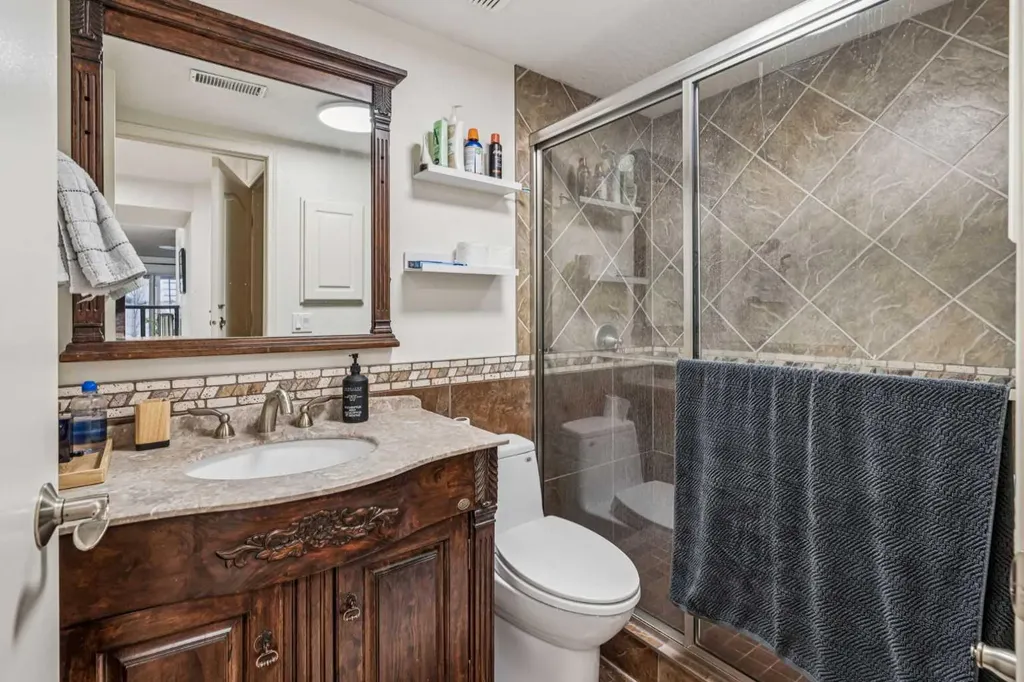 2211 Bowness Road NW Calgary AB T2N 3L4