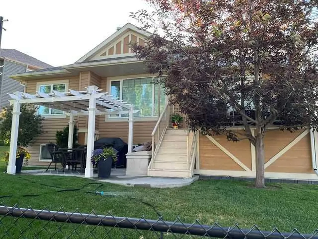 101 Sheep River Crest Okotoks AB T1S 2B6