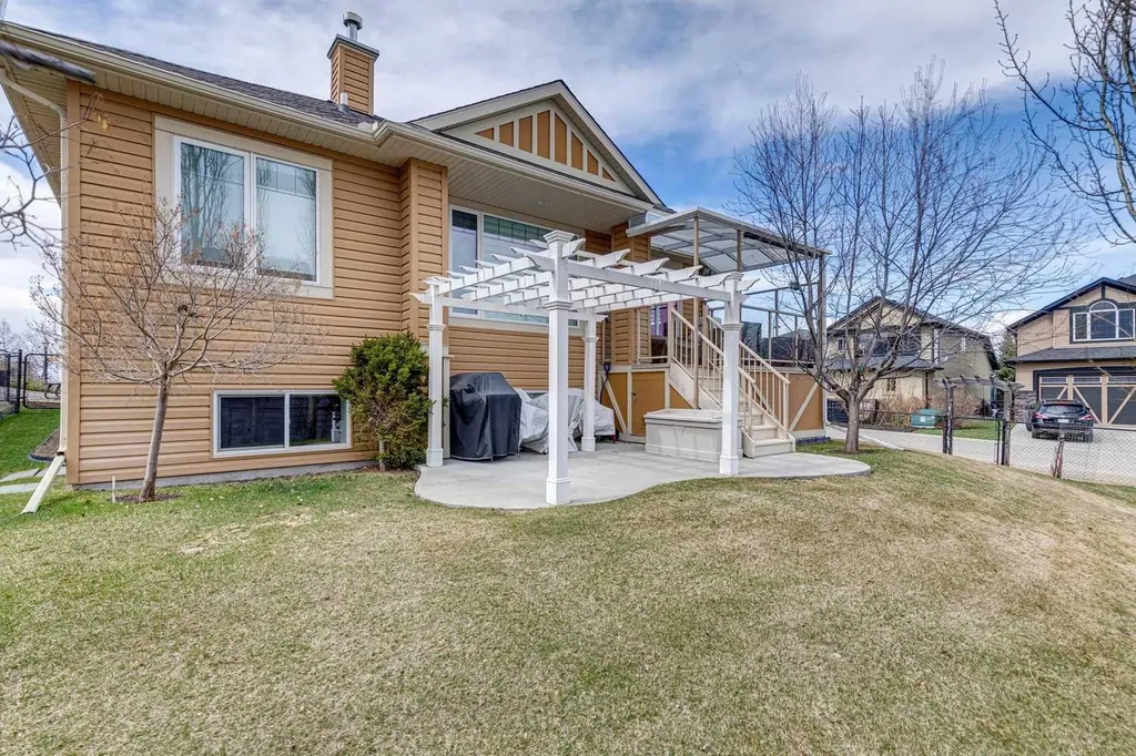 101 Sheep River Crest Okotoks AB T1S 2B6