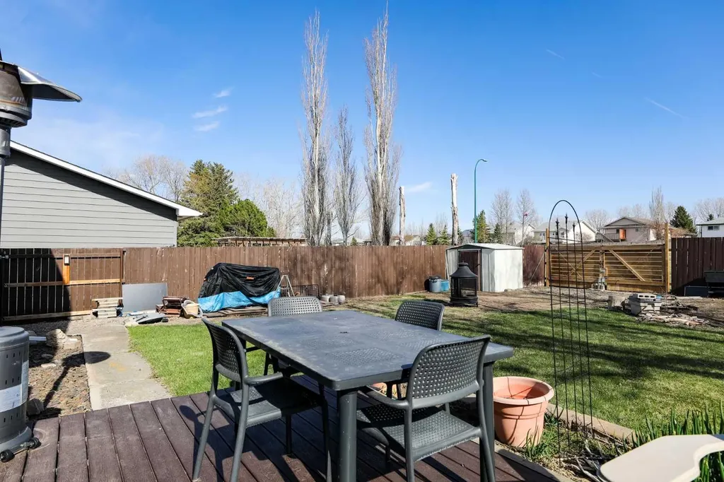 97 Laval Court W Lethbridge AB T1K 4G2