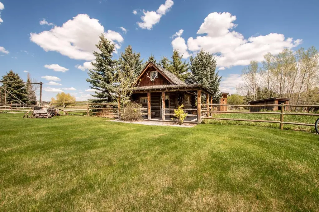 546017 104 Street E Rural Foothills County AB T1V1P3