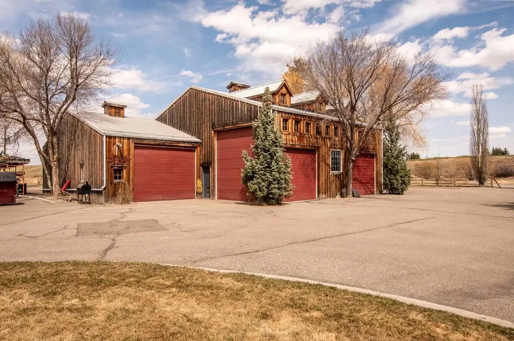 546017 104 Street E Rural Foothills County AB T1V1P3